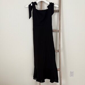 Chic Black Dress with Bow Detail